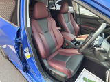 【運転席】気になるようなキズ・汚れやへたり等、大きなダメージはなく良好な状態です。