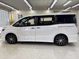 【自社整備工場完備】 自社整備工場を完備しており、納車前は徹底整備後お渡しとなります。自社工場だからこそ時間をかけれる。自社工場だからこそきめ細かい整備を。自社工場だからこそ出来る事があります。