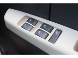 運転席から全ての窓の開閉操作が可能です!
