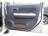 運転席のドアは使用頻度の高い場所ですが、内張りも綺麗な状態です!