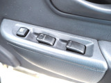 運転席にはパワーウインドウのスイッチが御座います。お車は1台限りで御座いますので早い者勝ちです お問い合わせは 09046440671迄 お気軽にお問い合わせください