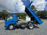車両左側ダンプアップ時:日野デュトロ積載3トンフルフラットローダンプ!!走行距離わずか5万㎞台!!車検1年つけてのお渡し☆ 栃木県栃木市トラックダンプ専門ハイトレーディング(TEL0282-62-0202)