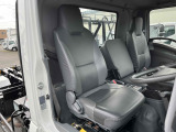 運転席シート、一部切れ有り。