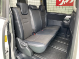 リアシートは使用感はありますが当店は全車クリーニングを実施しておりますので、とても綺麗な状態です!車内は広々としていて、ゆったりとした8人乗りです!お出かけにも大活躍!