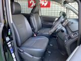 フロントシートは使用感はありますが当店は全車クリーニングを実施しておりますので、とても綺麗な状態です!車内は広々としていて、ゆったりとした7人乗りです!お出かけにも大活躍!