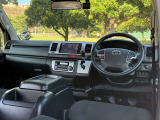 ダークプライムではないけど、内装の形状は一緒!あとスーパーGLは運転席と助手席がしっかり独立してるから、それぞれ前後に動かしたりフルフラットにできたりするのがグッド