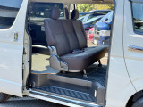 ちなみにハイエースはスーパーGL以上のグレードになると後席クーラー&ヒーターも標準装備!運転席とは独立してオンオフできるからすべてのシーズンで快適に過ごせます。