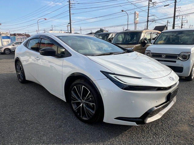 プリウス 2.0 Z 距離1万キロ代 衝突軽減B・純正ナビ