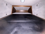 特装ルーフにもベッドがございます!寸法は218cm&times;118cmとなっております!