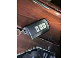 【スマートキー】 車内へのアクセス楽々、今や必須アイテムの「スマートキー」には、キー複製防止「イモビライザー」まで備わっております。