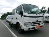 スタッフが車内を綺麗にクリーニングしております☆