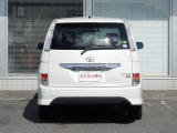 アイシス 1.8 プラタナ Vセレクション ホワイト インテリア パッケージ 4WD 