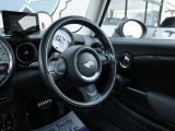 握りやすいステアリング♪運転が楽しくなる1台です(*^^*)