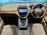 DBX 4.0 4WD インスパイアモノトーンインテリア