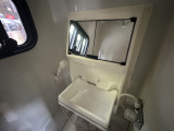 トイレシャワールームには化粧台もございます!