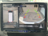 【アラウンドビューモニター】上から見下ろしたような視点で360度クルマの周囲を確認することができます!死角部分も確認しやすく、狭い場所での切り返しや駐車もスムーズに行えます。