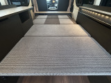 ダイネットも簡単にベッド展開可能です!寸法は185cm&times;105cmとなっております!