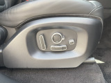 【運転席パワーシート】電動でシートポジションを細かく調整できる便利な機能です!