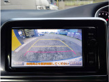 雨の日、雪の日に傘をさしながら中古車選びは嫌ですよね。当店なら安心。電話予約をいただければ屋根下へ移動しておきます。雨でも雪でもじっくりご覧いただけます。