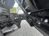 フレーム:サビ無し、塗装済で汚れも無しです。いすゞエルフフルフラットローダンプ積載3トンダンプ!!走行距離わずか7万㎞台!車検有R9.7,F6,アイドリングストップ,HSA,フォグランプ,オートサイドミラー,他