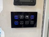 電装品はこちらのタッチ式集中パネルで簡単操作!