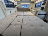 ダイネットも簡単にベッド展開可能です!寸法は210cm&times;118cmとなっております!