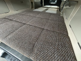 ダイネットも簡単にベッド展開が可能です!寸法は276cm&times;102cmとなっております!