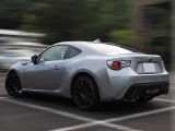 アイスシルバーメタリックのBRZ。現状販売だからこそ実現した期間限定価格です。