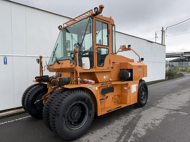 TCM エンジンフォークリフト 最大荷重13.5t 360度カメラ