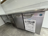 標準装備:ホシザキ製1200mm幅コールドテーブル(冷蔵機能のみ)です