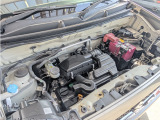 異音や油脂類の漏れもなく奇麗なエンジンルーム。納車整備時にはバッテリー、エンジンオイル、オイルフィルター、エアコンフィルター、ワイパーブレード、スマートキー電池など当店の整備メニューを施して納車します