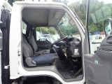 運転席シート座面は交換済です。