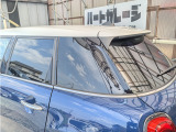 リアガラスにはスモークフィルムが張られてますので車内が丸見えになりません。