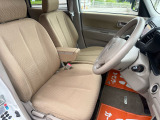お客様に隅々までご覧頂けるよう展示車両は常に綺麗に仕上げております!お客様のご来店、スタッフ一同笑顔でお待ちしていおります♪