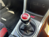 走りの6速マニュアル搭載です。シフトの入りも良く運転していて非常に楽しいお車です。ツインスクロールターボを是非ご体感下さい。