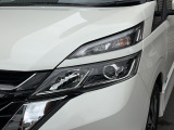 【LEDヘッドライト】悪天候や夜間走行時も良好な視界を確保し安心して運転できる高輝度LEDヘッドライトを装備!点灯速度が早く、消費電力も抑えられています。