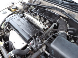 社外マフラー交換で非常に気持ちの良いレーシーなテンロク(1,600cc)サウンドを響かせますね。4連ファンネルや足回りを強化し、吸排気音を楽しみながらハイグリップタイヤで、夢は広がるお車ですね