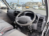 1800cc 0.85t 4WD 平ボディ ワイドロー パワーウインドウ ガソリン 走行18000K 3人乗り 5速 5MT 積載850Kg 内外装仕上げ済み
