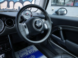 握りやすいステアリング♪運転が楽しくなる1台です(*^^*)