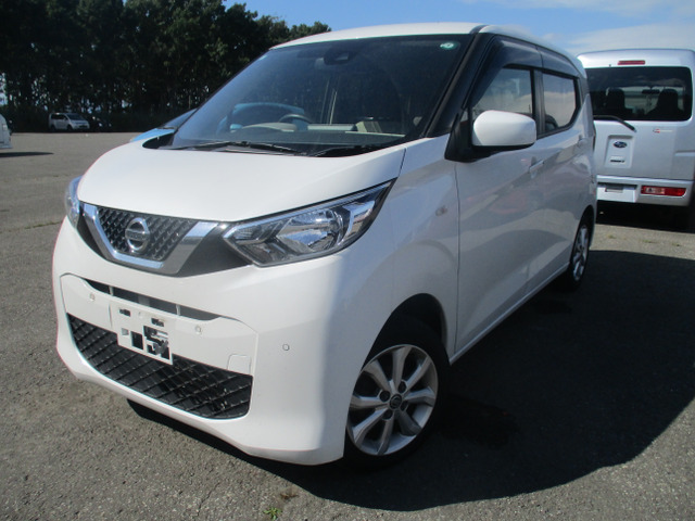 デイズ X 4WD ナビ アルミ夏冬タイヤバックカメラ