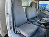 車内シート、一部切れございますが、全体的には綺麗です♪