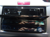 CD,DVD,SDカードスロットル。