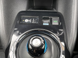 ☆この丸いシフトノブが結構かわいいと思いませんか?♪♪e-Pedalやエコスイッチです。お見逃し無く!!お問い合わせはTEL06-6430-1230 E-mail cars_genesis2007@yahoo.