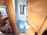 居住空間の必需品♪トイレ設備あります!!! トイレの必須設備♪換気扇&換気口&照明あります!!!シャワー設備付き!!!