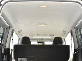 続いて天井。禁煙車ということで、黄ばみなくきれいなグレーです!あんま見上げることないかもしれませんが。