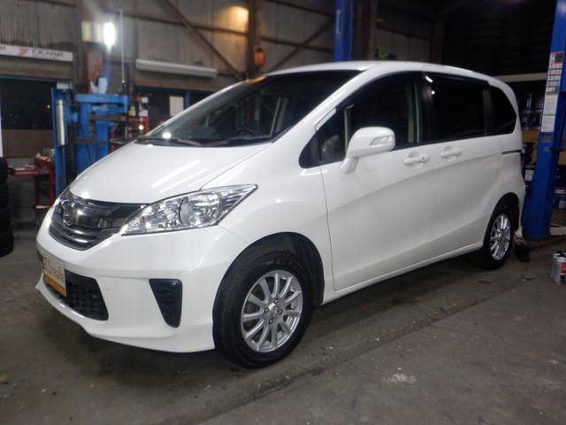 フリード 1.5 G プレミアムエディション 4WD ・ナビ・フルセグ・フリップダウンモニタ