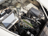 803cc A-Series OHV 直列 4 気筒を収める、驚くほどシンプルなエンジンルーム