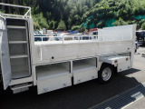 床下に工具箱がたくさんあるので、工具や部品などたくさん積めます。
