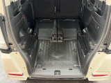 【ボードアレンジ】すべてのボードを取り外せば、荷室がスロープ形状になっているので、いろんなものが積めそうです!