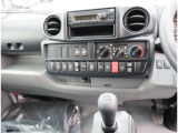 ★装備:4WD切り替え DPR VSC 車線逸脱警報 プリクラッシュセーフティー(PCS) サイトアラウンドモニターシステム アイドリングストップ カラーバックカメラ スペアキー2個 LEDヘッドライト